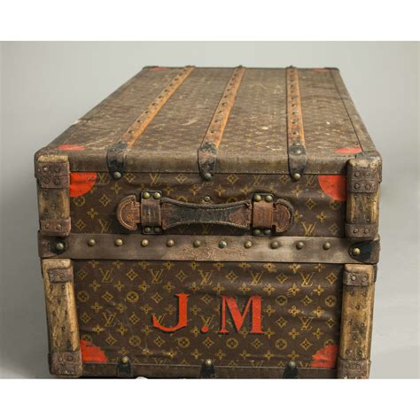 louis vuitton trunk diamond